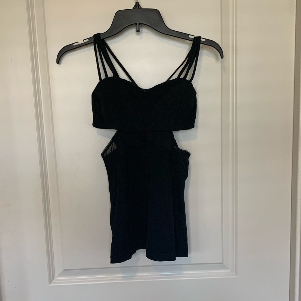 Size 2 Lululemon top